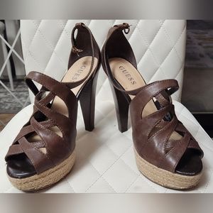 Guess Pumps in Brown